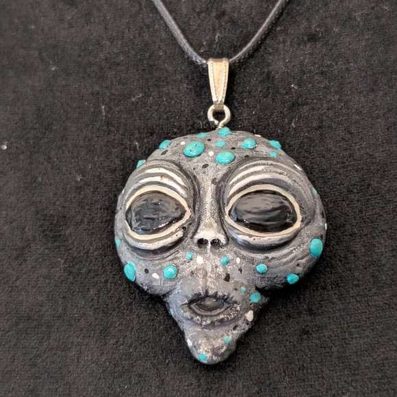 Alien Pendant Necklace - Picture 1 of 3